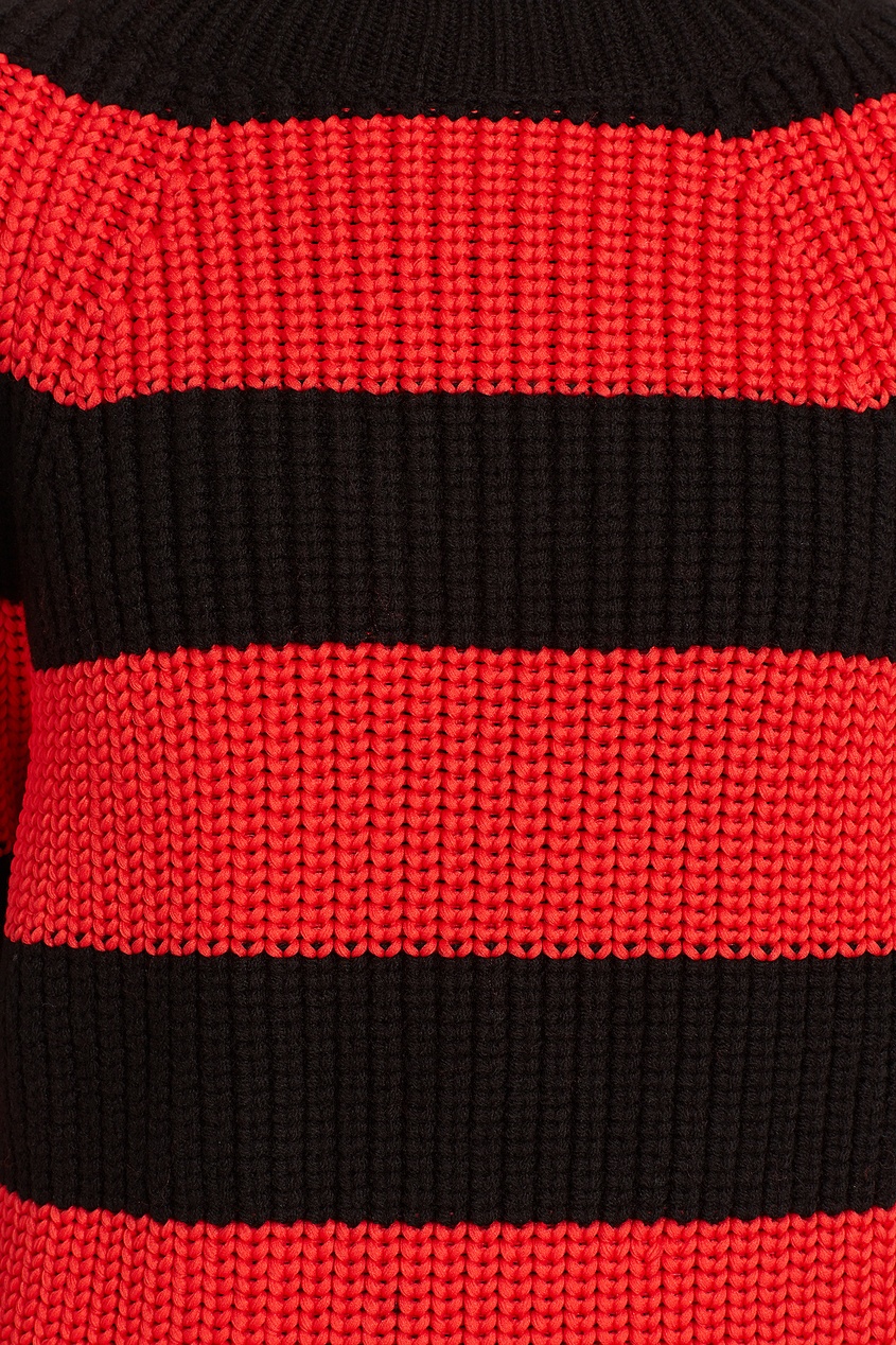 Черно красный свитер