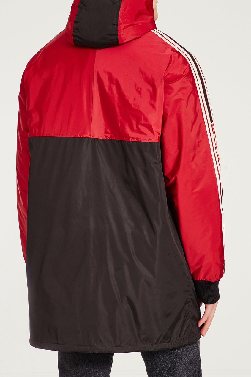 фото Черно-красная куртка с капюшоном gucci