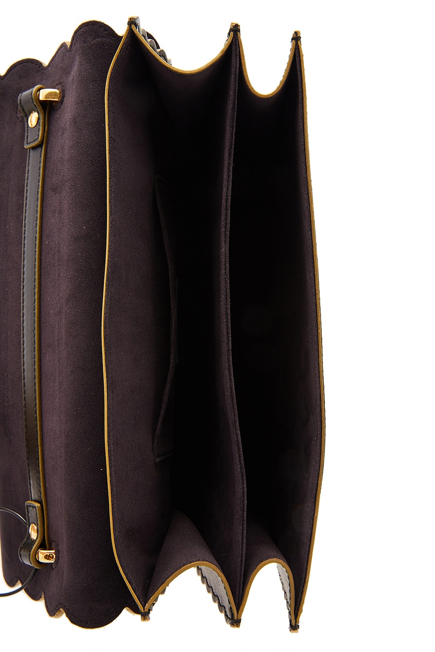 фото Черная кожаная сумка с отделкой fendi