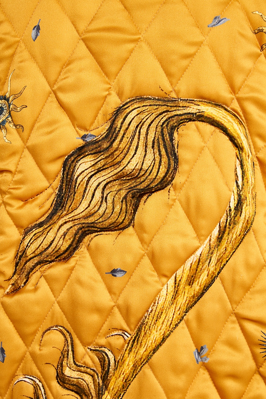 фото Желтое стеганое пальто с рисунком alena akhmadullina