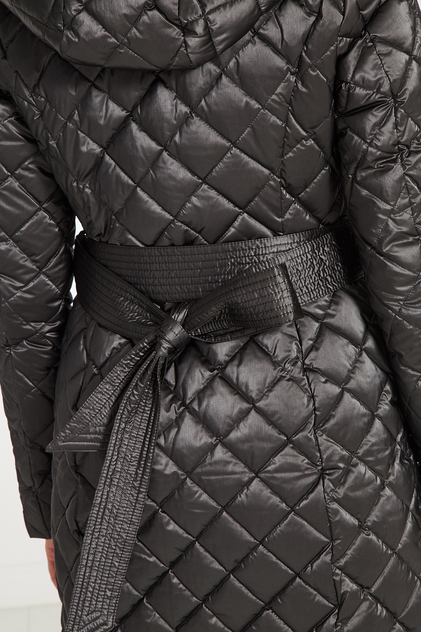 фото Черное стеганое пальто с мехом naumi