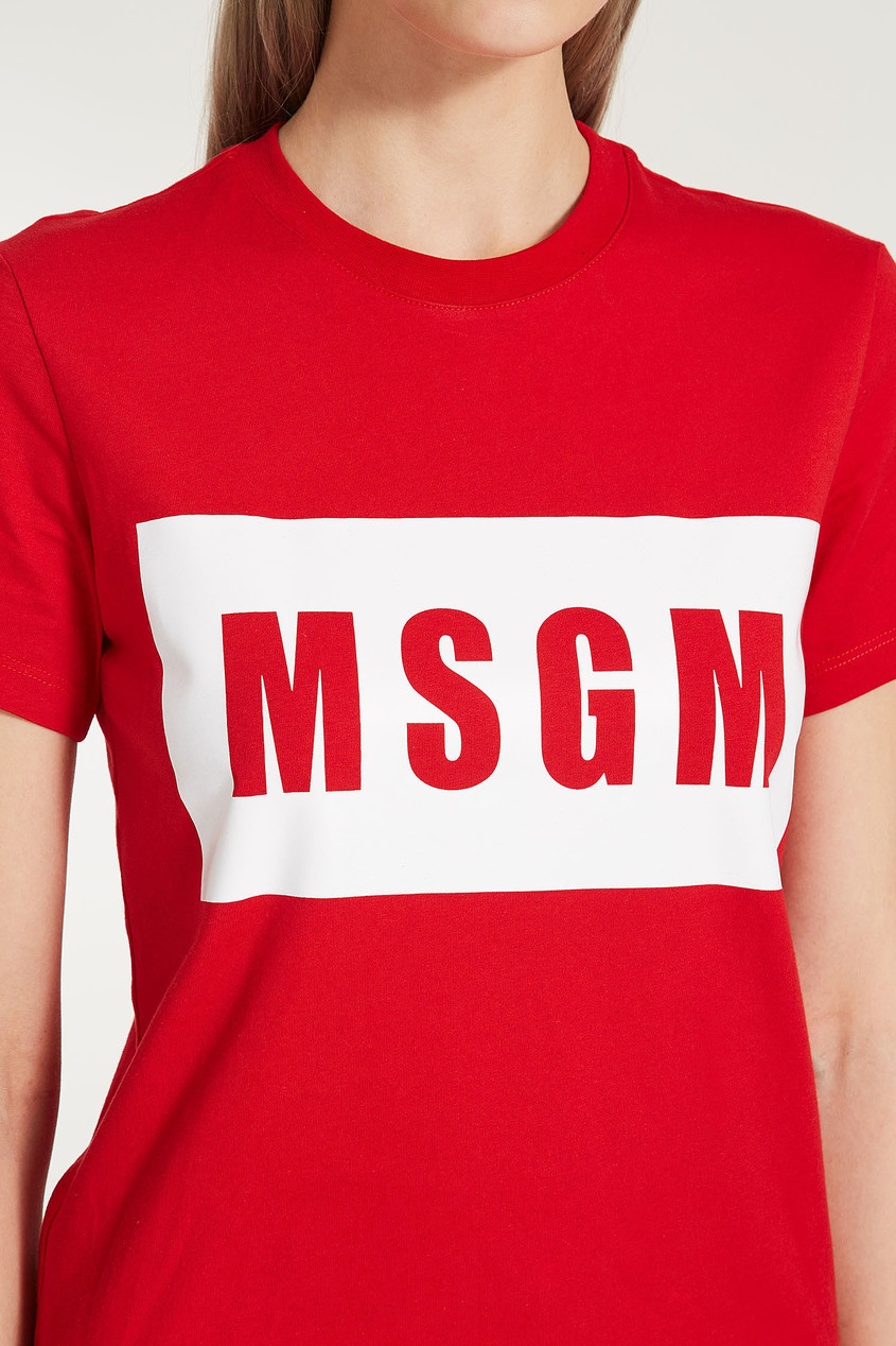 фото Красная футболка с логотипом msgm