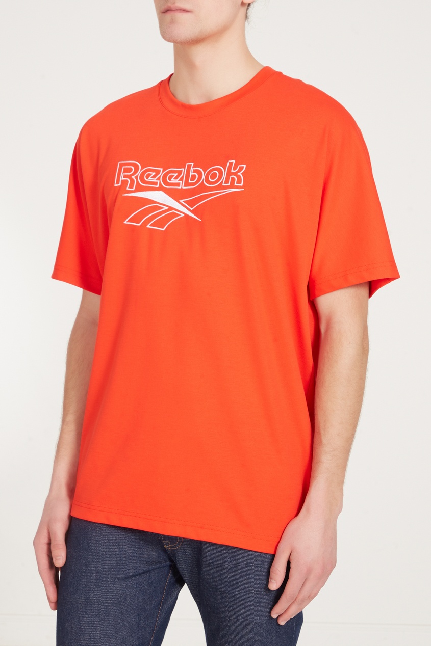 фото Красная футболка classics reebok