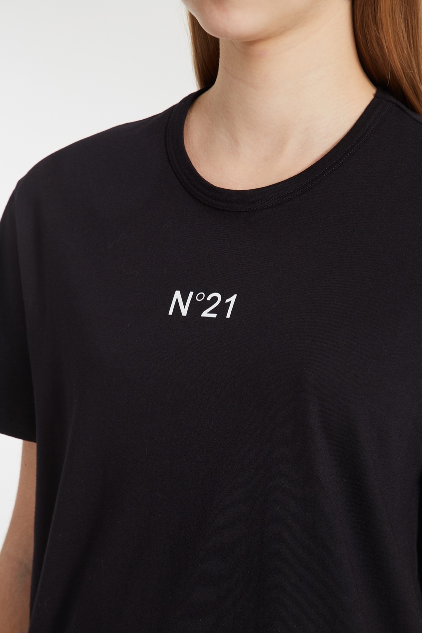 фото Свободная черная футболка с логотипом no.21