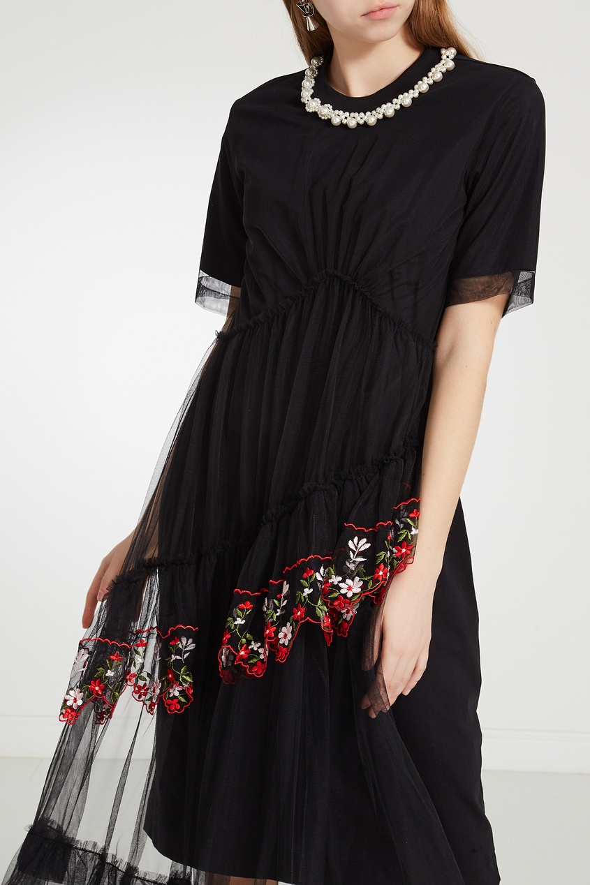 фото Платье с цветочной вышивкой и искусственным жемчугом simone rocha