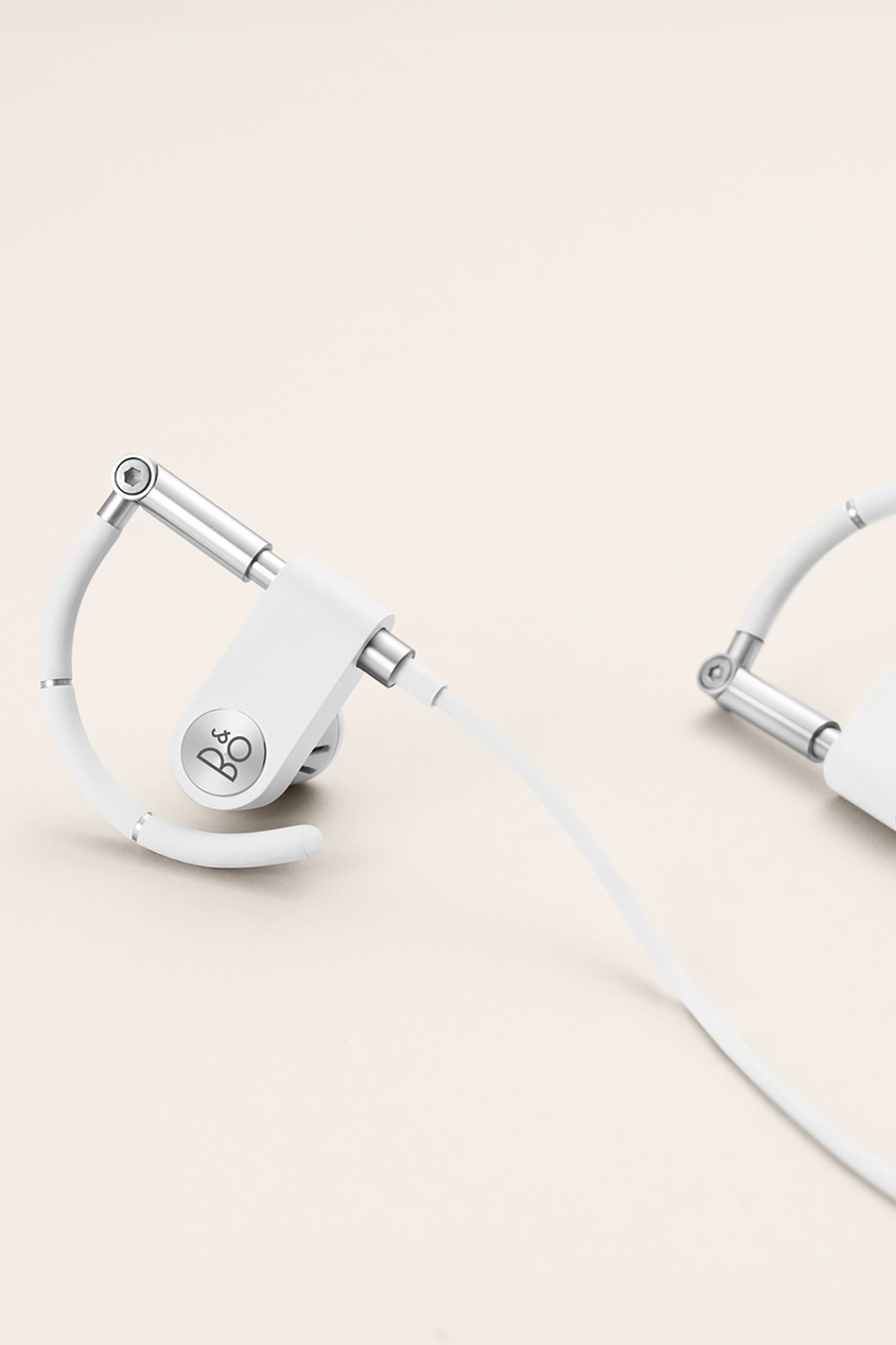 фото Белые наушники beoplay earset new bang & olufsen