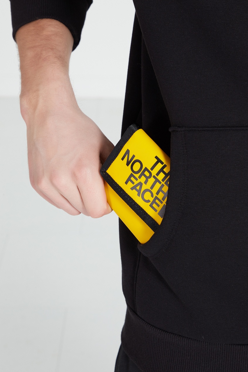 фото Желтый бумажник с логотипом The north face