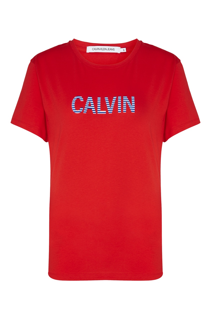 фото Красная футболка с логотипом calvin klein