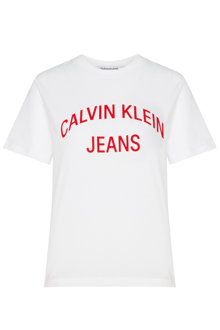 фото Белая футболка с красным логотипом calvin klein