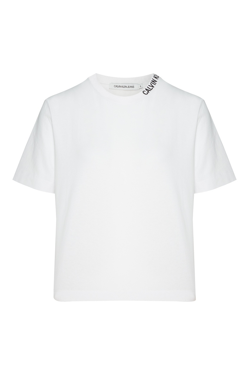фото Белая футболка с логотипом на вырезе calvin klein
