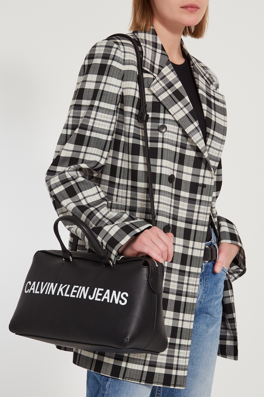 фото Черная сумка с логотипом Calvin klein
