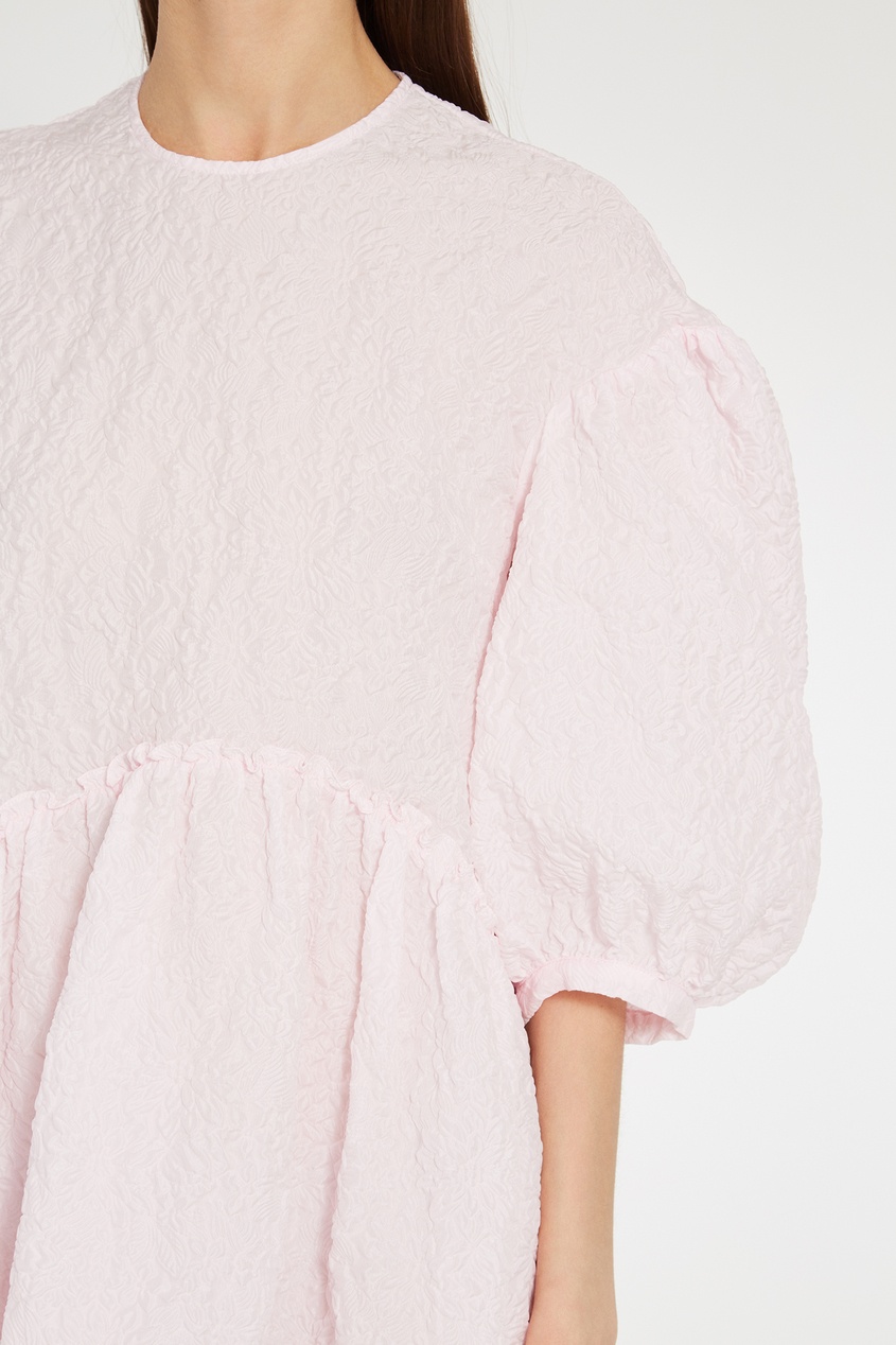 фото Светло-розовое платье объемного силуэта simone rocha