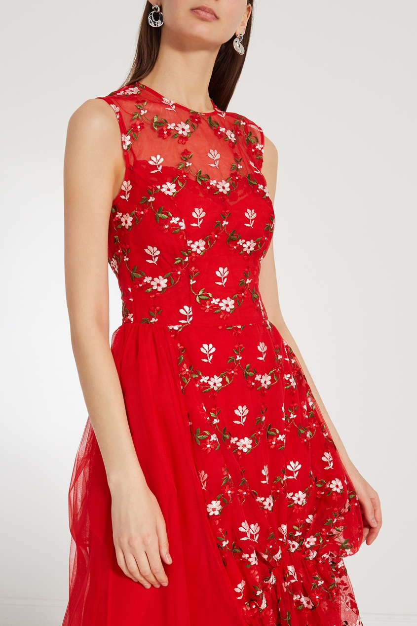фото Красное платье из тюля с цветочной вышивкой simone rocha