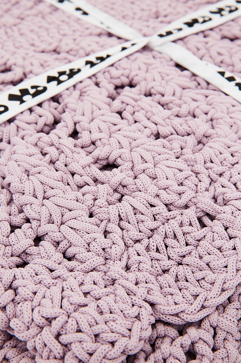 фото Розовый вязаный коврик sebra