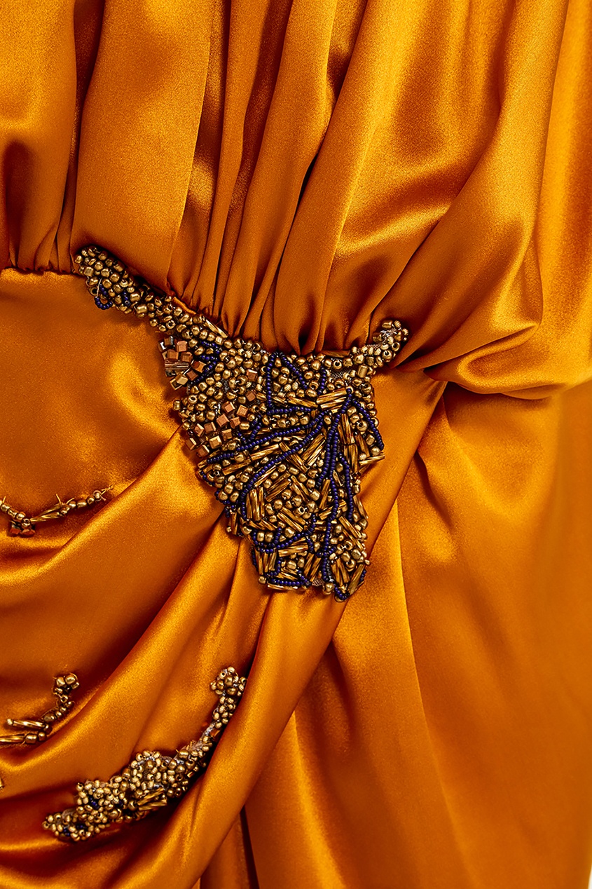 фото Желтое платье с драпировкой и декором alena akhmadullina