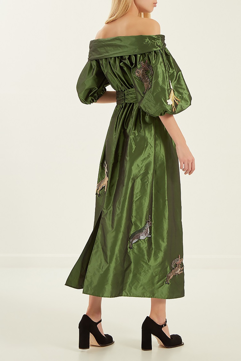 фото Длинное зеленое платье с нашивками alena akhmadullina