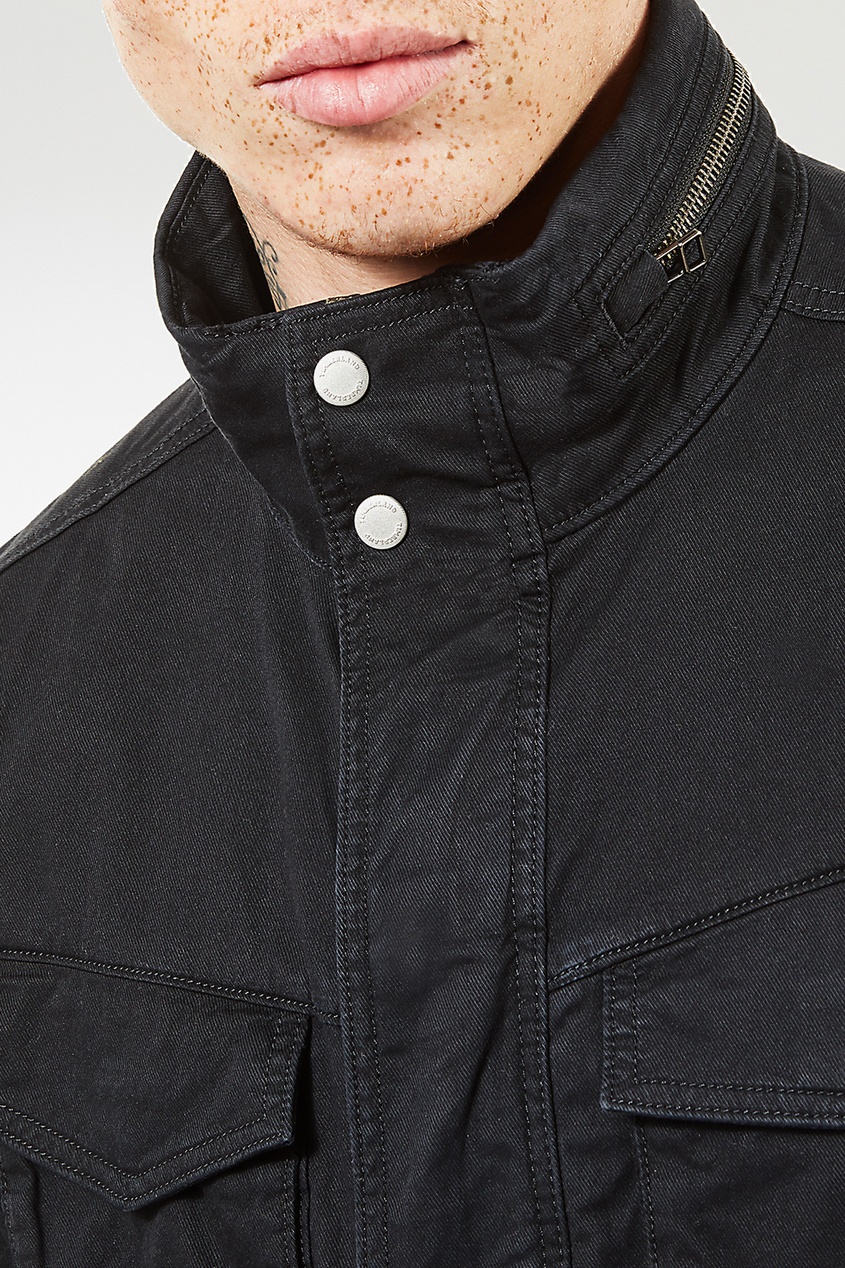 фото Черная куртка с карманами timberland