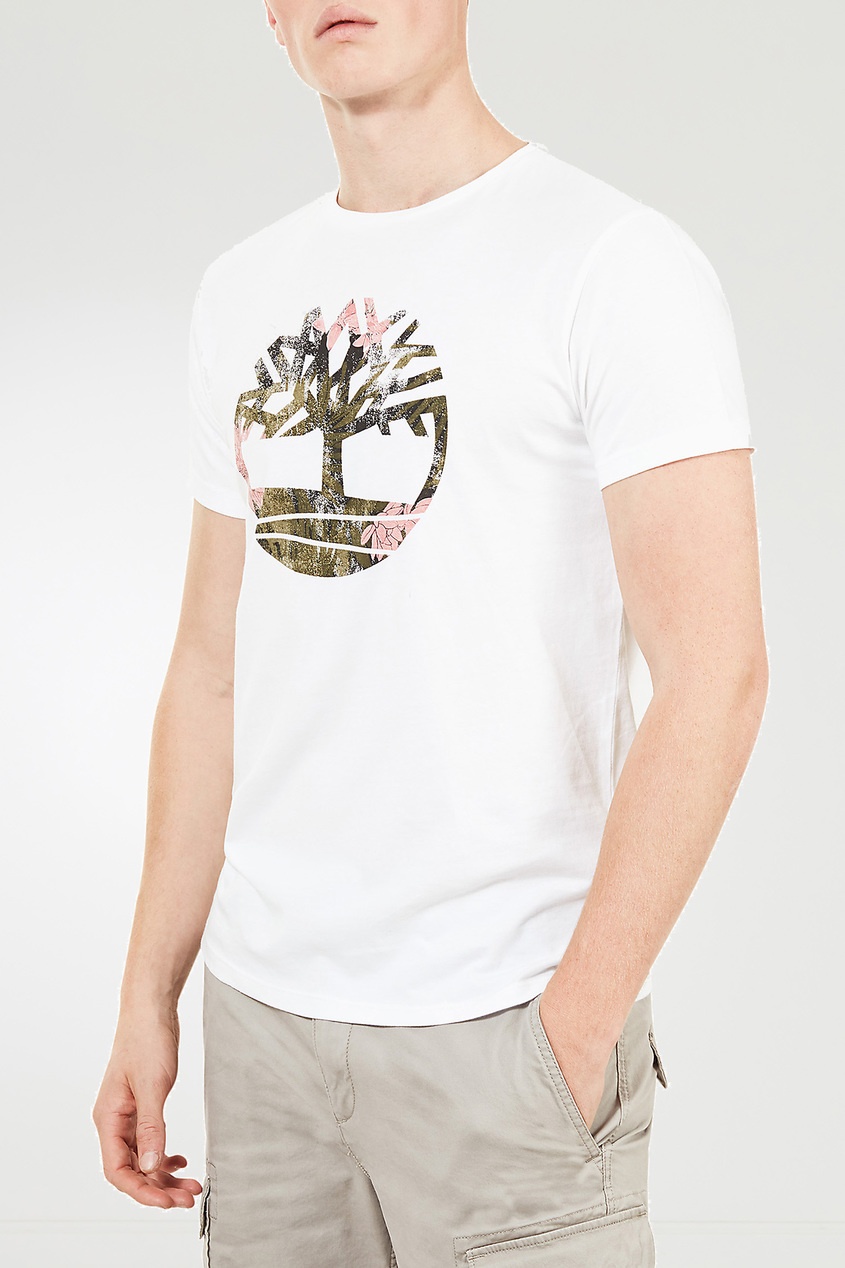 фото Белая футболка с символом timberland