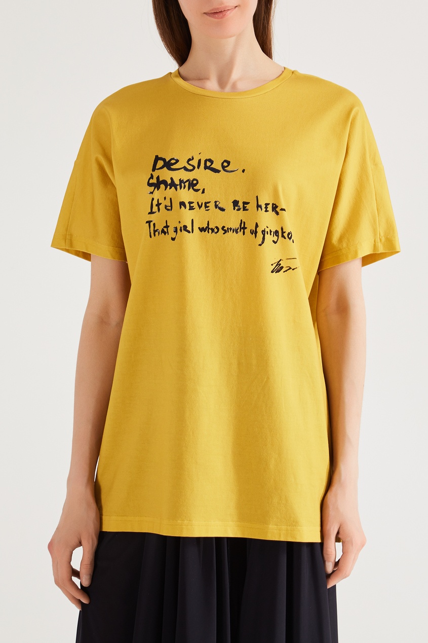 фото Горчично-желтая футболка с надписями Chapurin