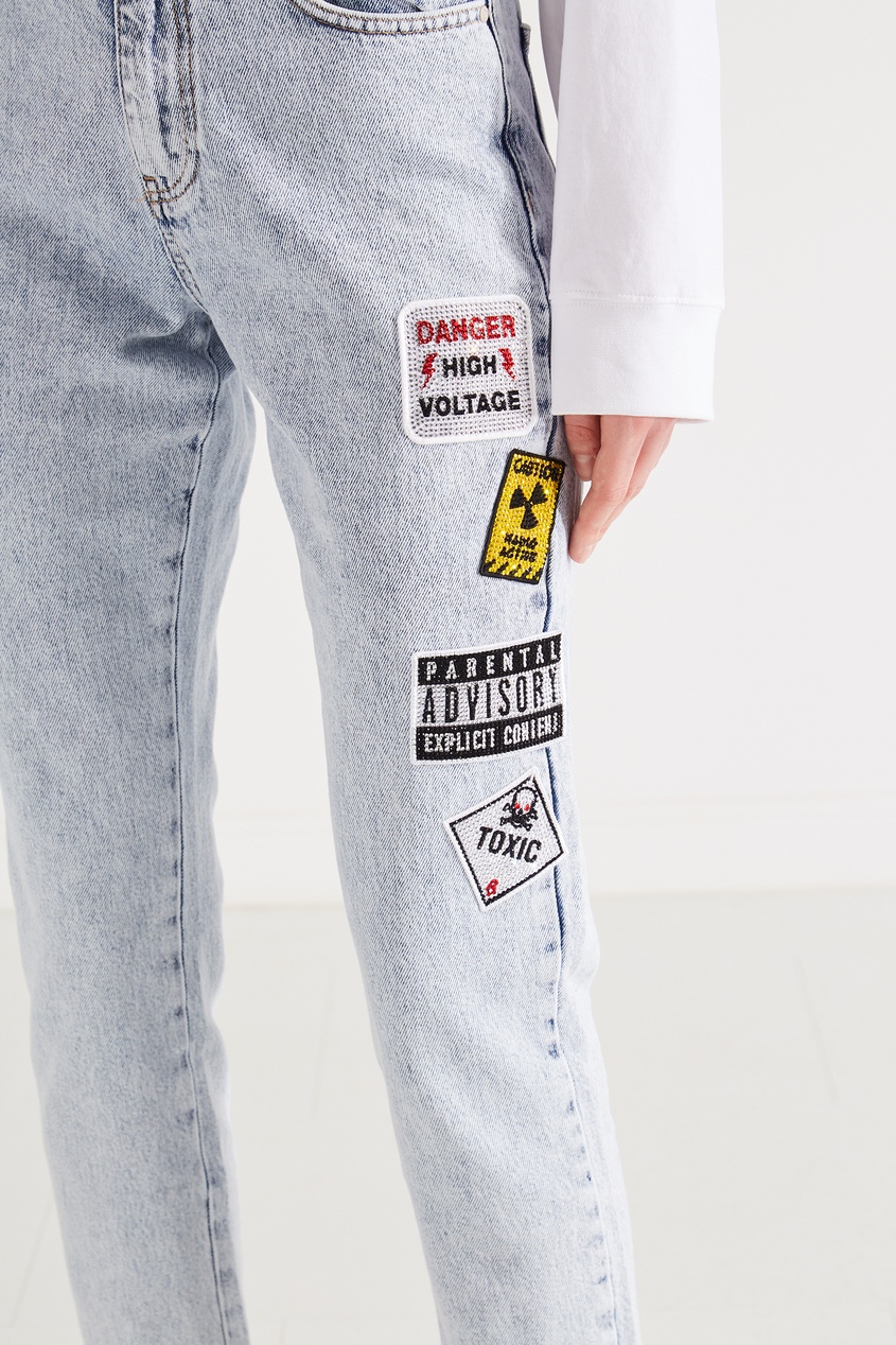 фото «вареные» джинсы с аппликациями victoria bonya jeans