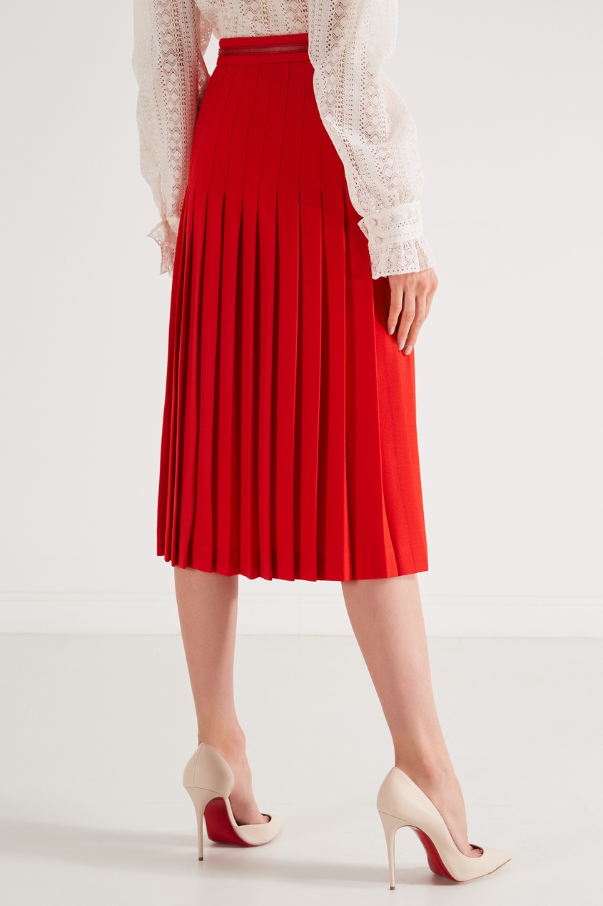 фото Красная плиссированная юбка с поясом gucci