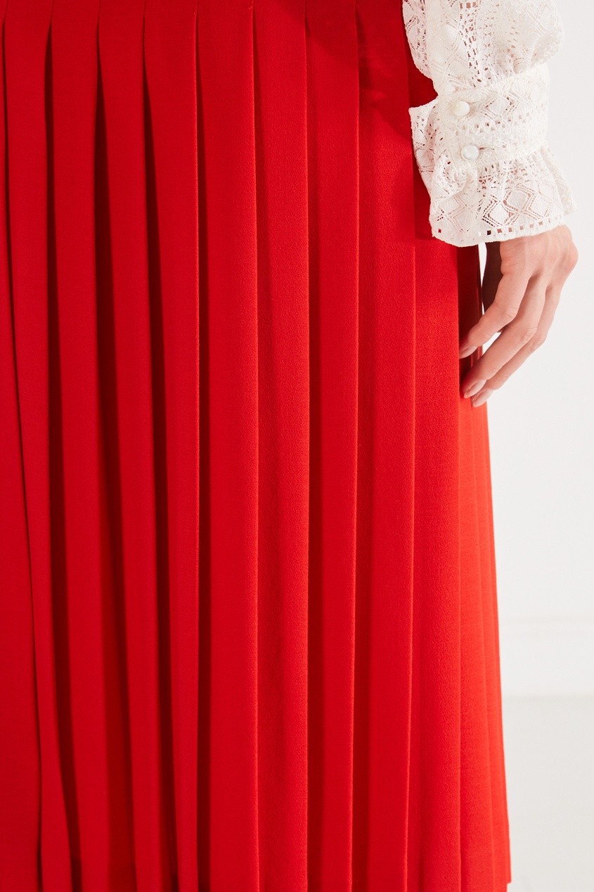 фото Красная плиссированная юбка с поясом gucci