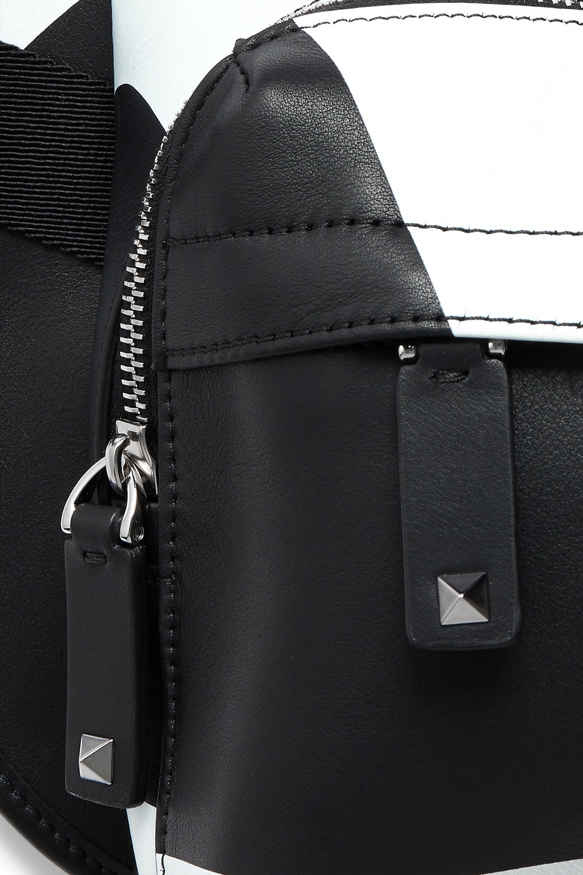 фото Черно-белая кожаная сумка на пояс Valentino