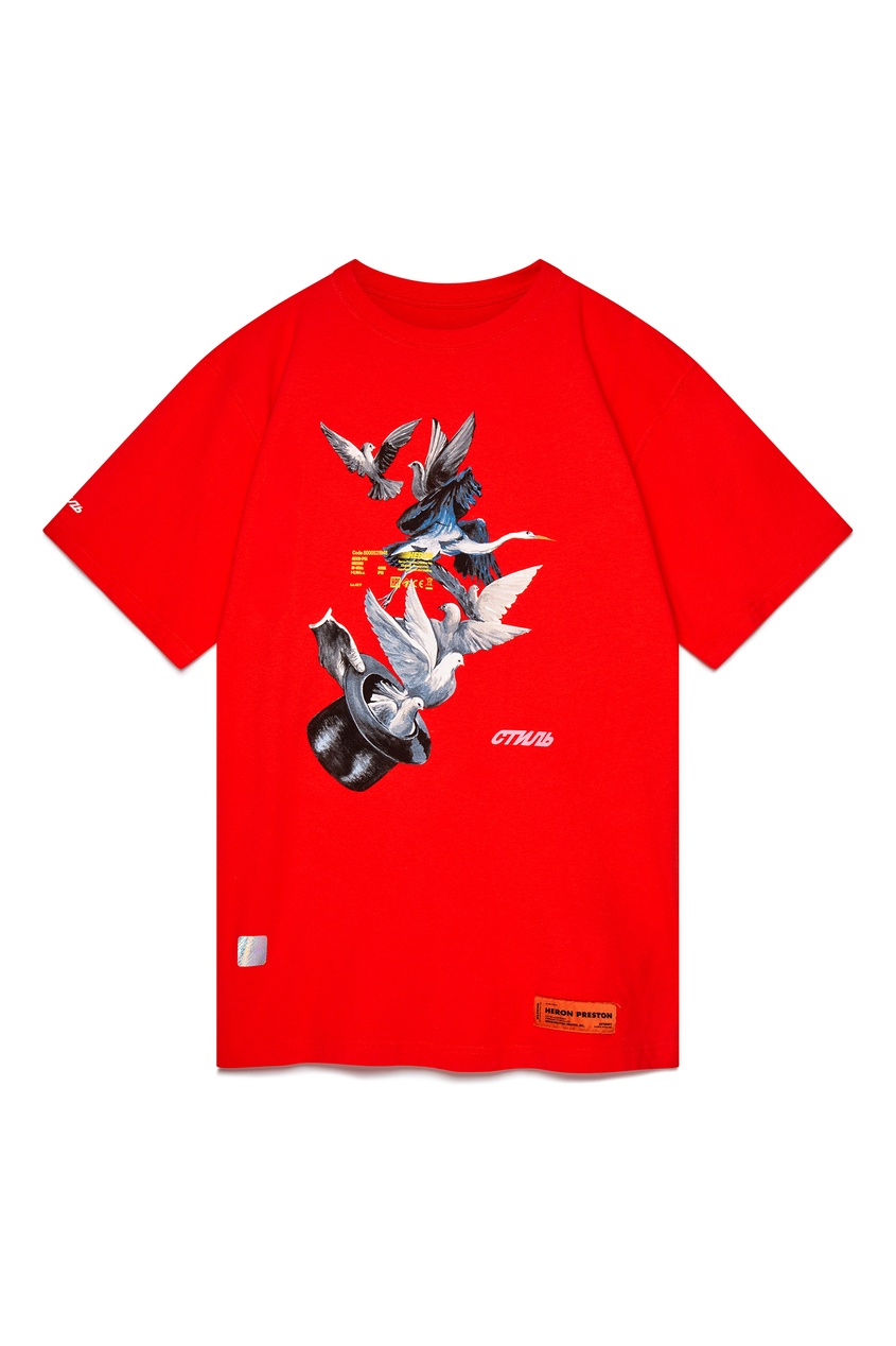 фото Красная футболка с принтом heron preston