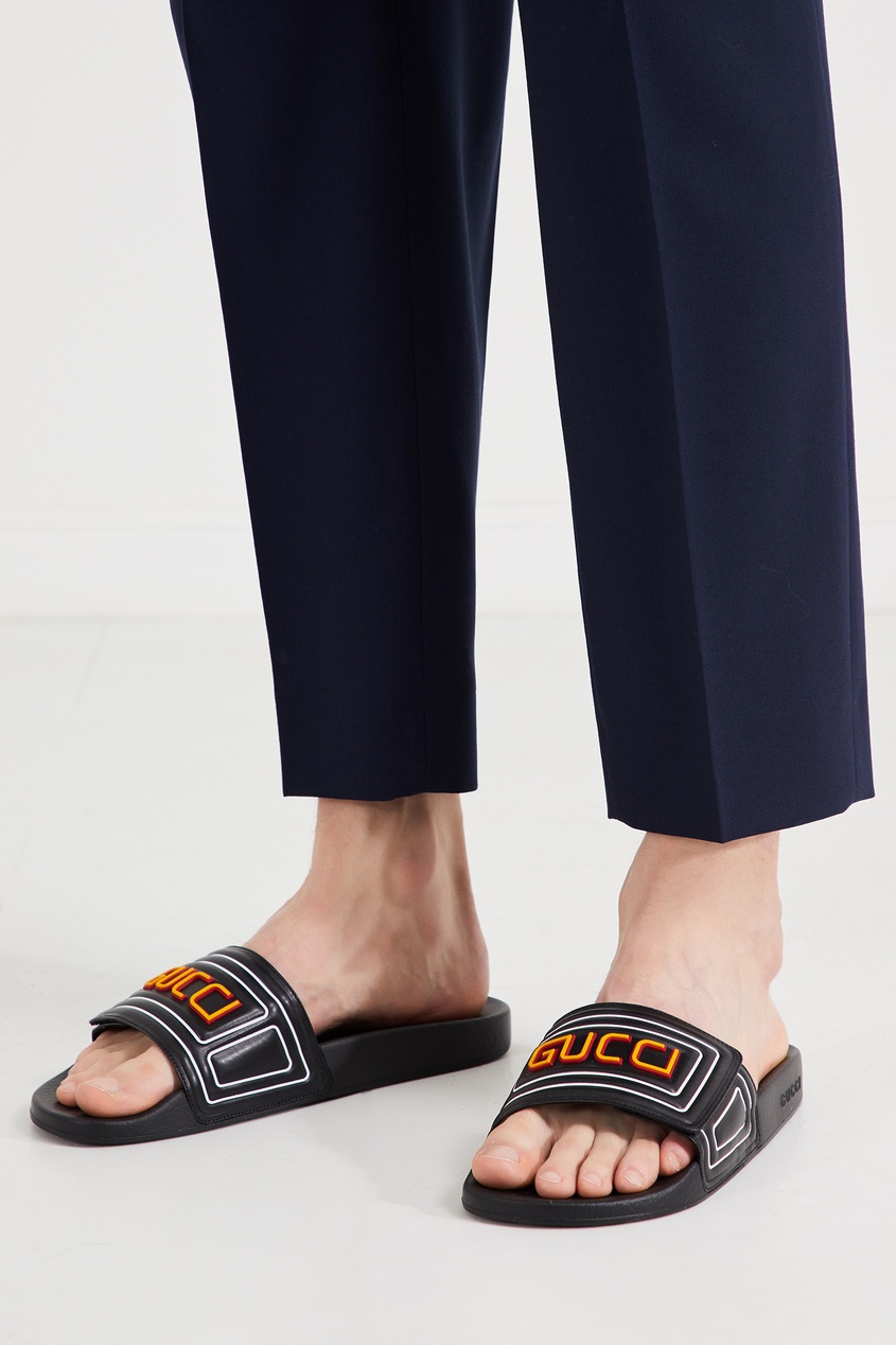 фото Черные пантолеты с ярким логотипом Gucci man