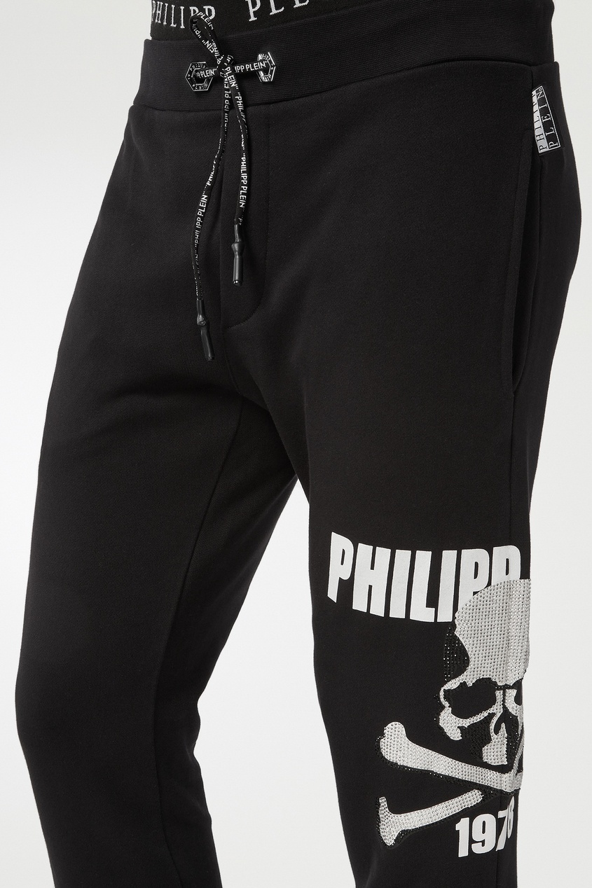 фото Черные брюки с черепом и стразами philipp plein