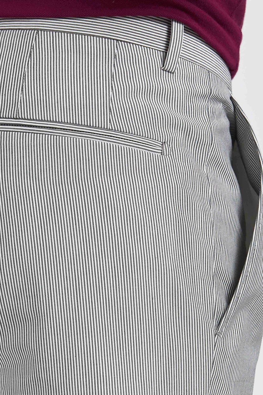 фото Прямые серые брюки в полоску strellson