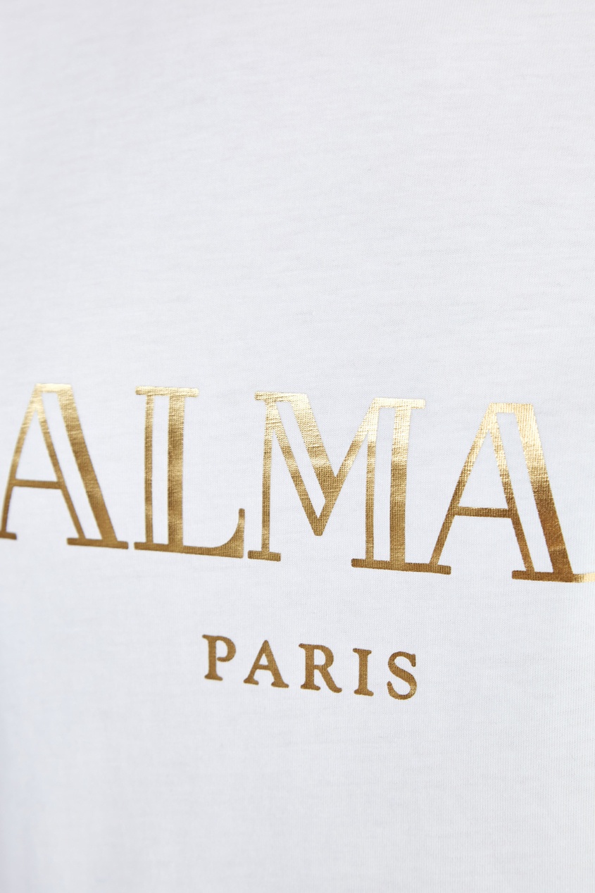 фото Белая футболка с золотистым логотипом balmain