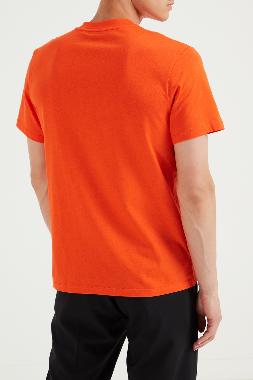 фото Ярко-оранжевая футболка с надписью Sandro