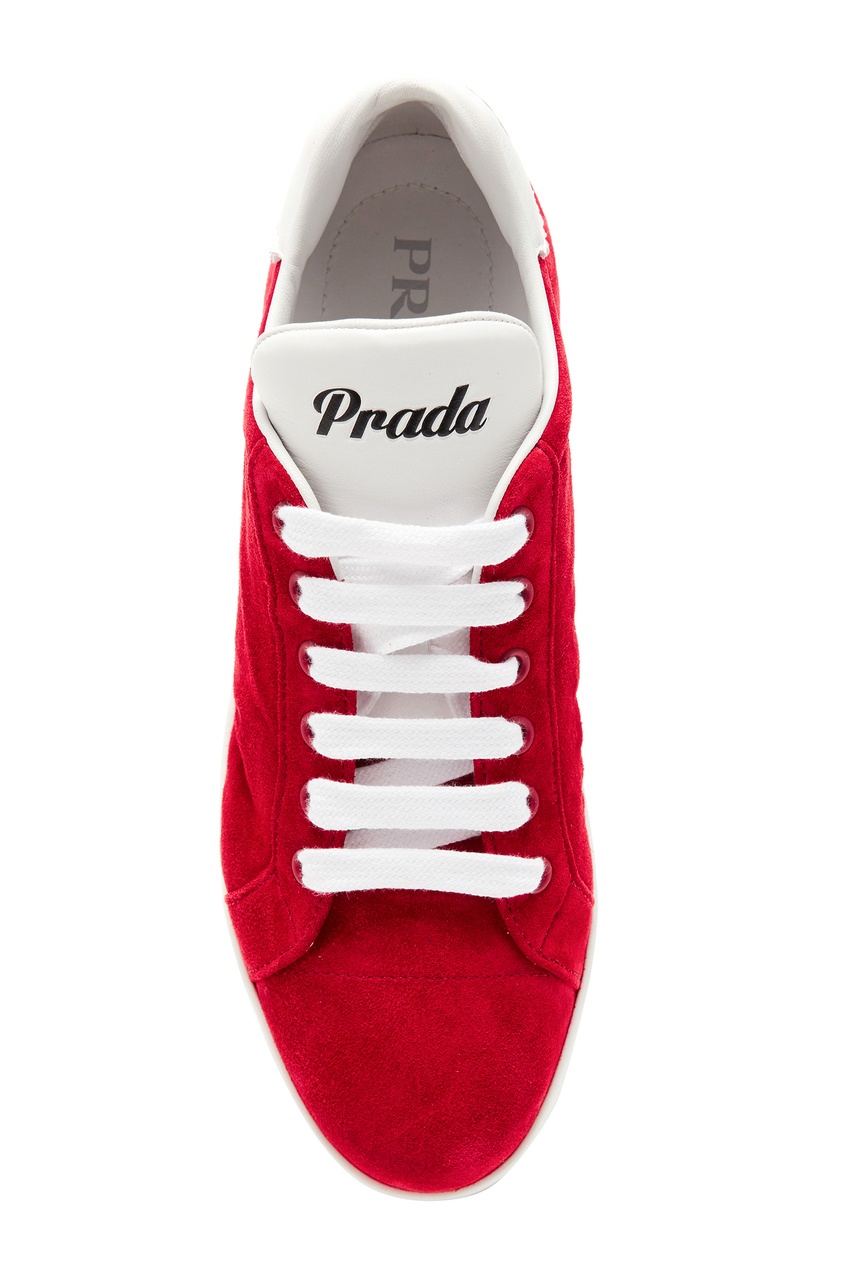 фото Бело-красные кеды с логотипом prada