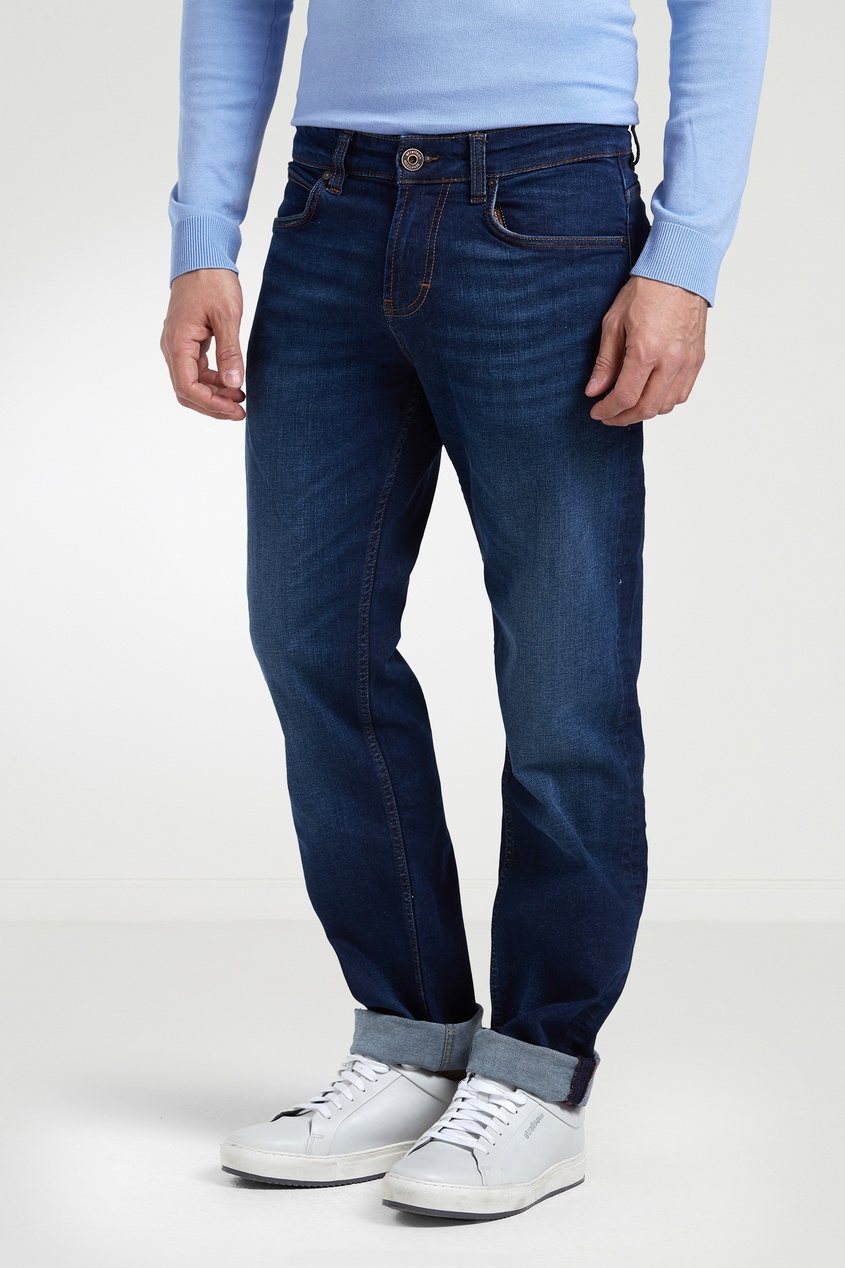 фото Темно-синие джинсы с яркой отстрочкой strellson