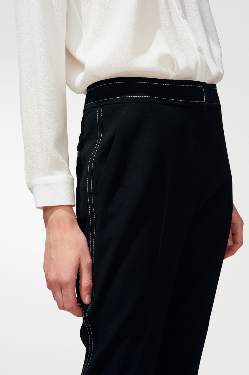 фото Черные брюки с белой отстрочкой claudie pierlot