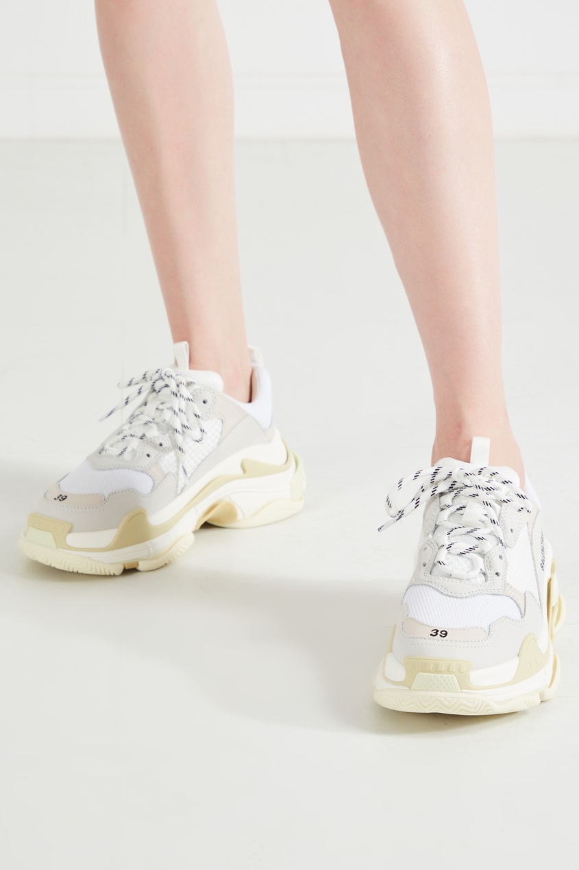 фото Белые кроссовки оверсайз triple s balenciaga