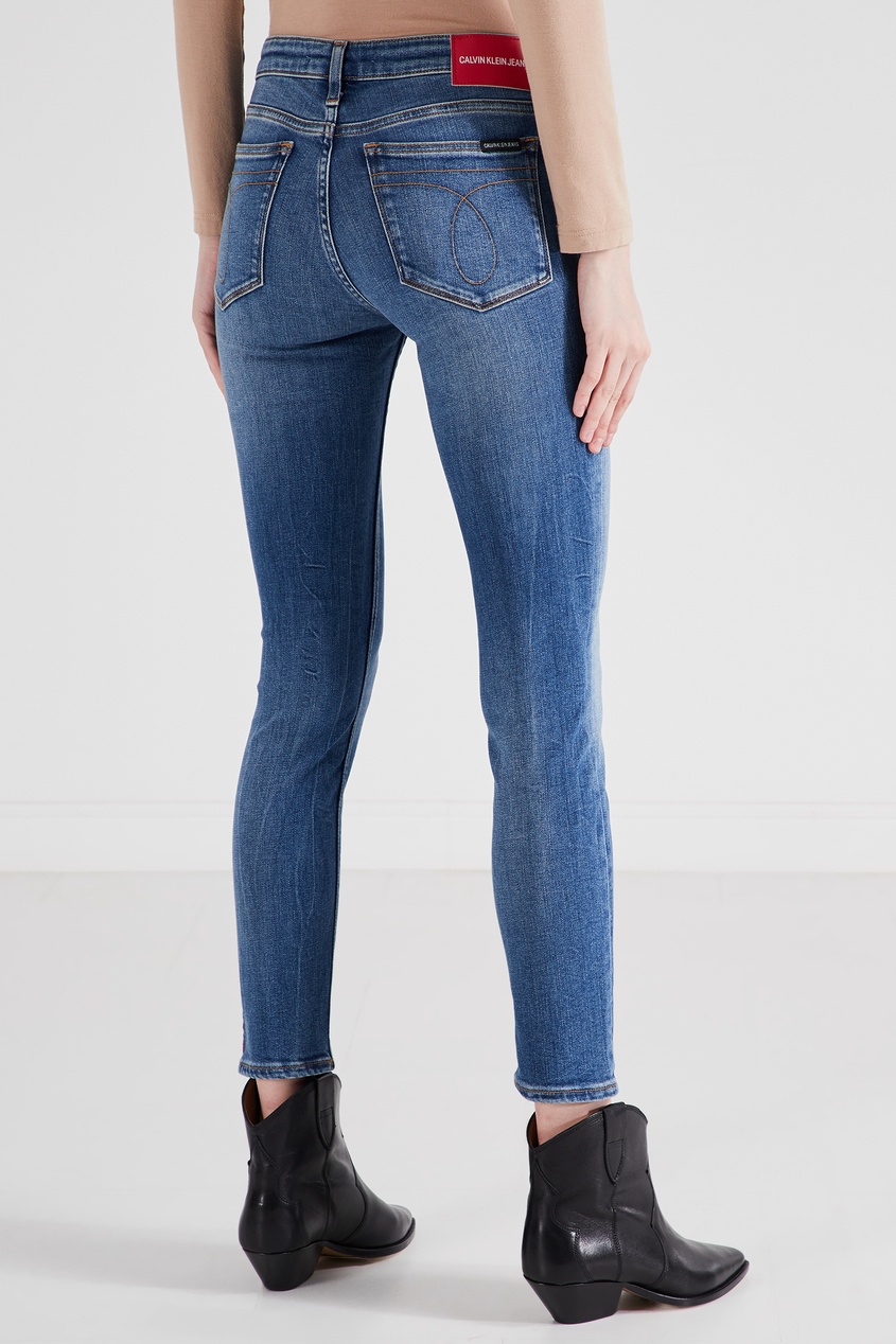 фото Голубые джинсы-скинни с потертостями calvin klein