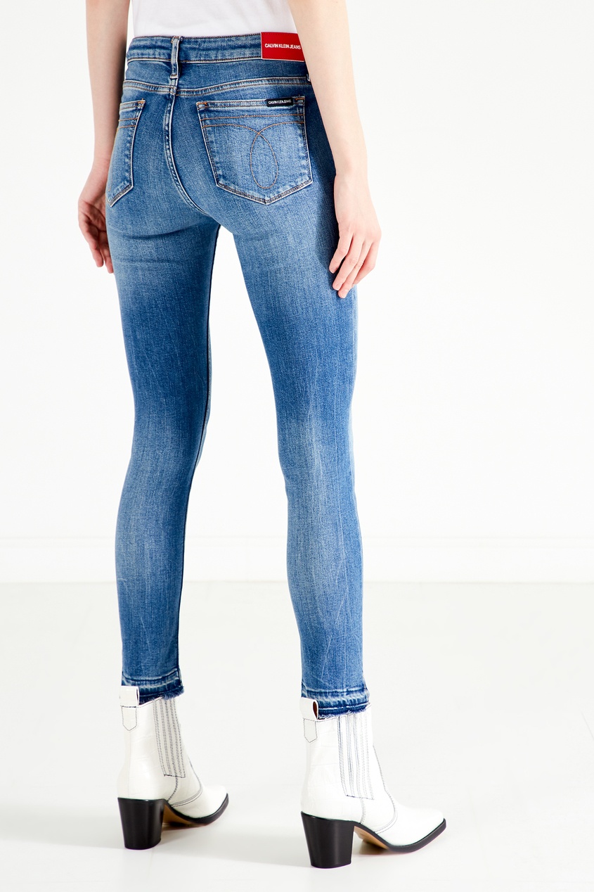 фото Голубые джинсы-скинни с заломами calvin klein
