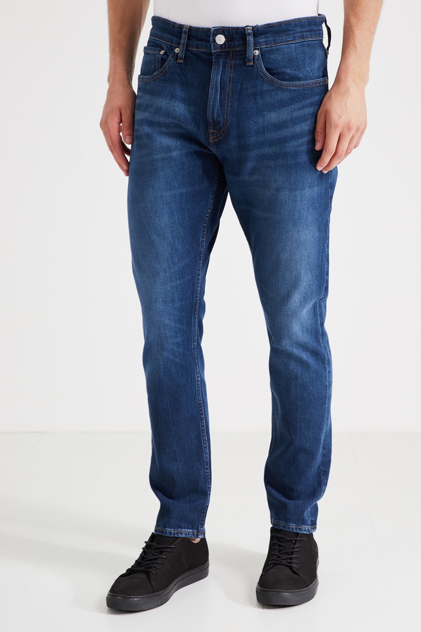 фото Темно-синие джинсы с потертостями Calvin klein