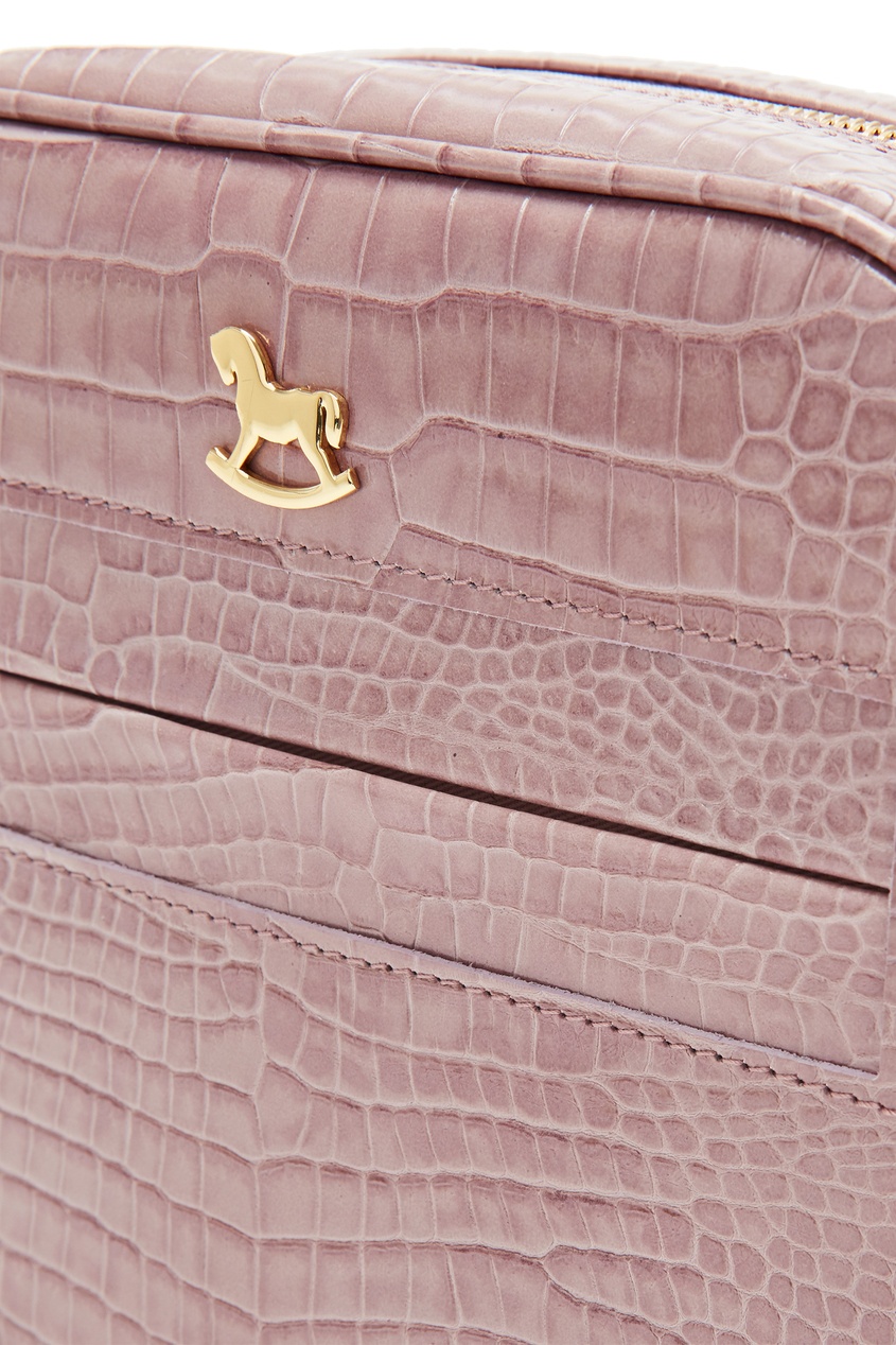 фото Розовая косметичка с золотистой эмблемой ulyana sergeenko