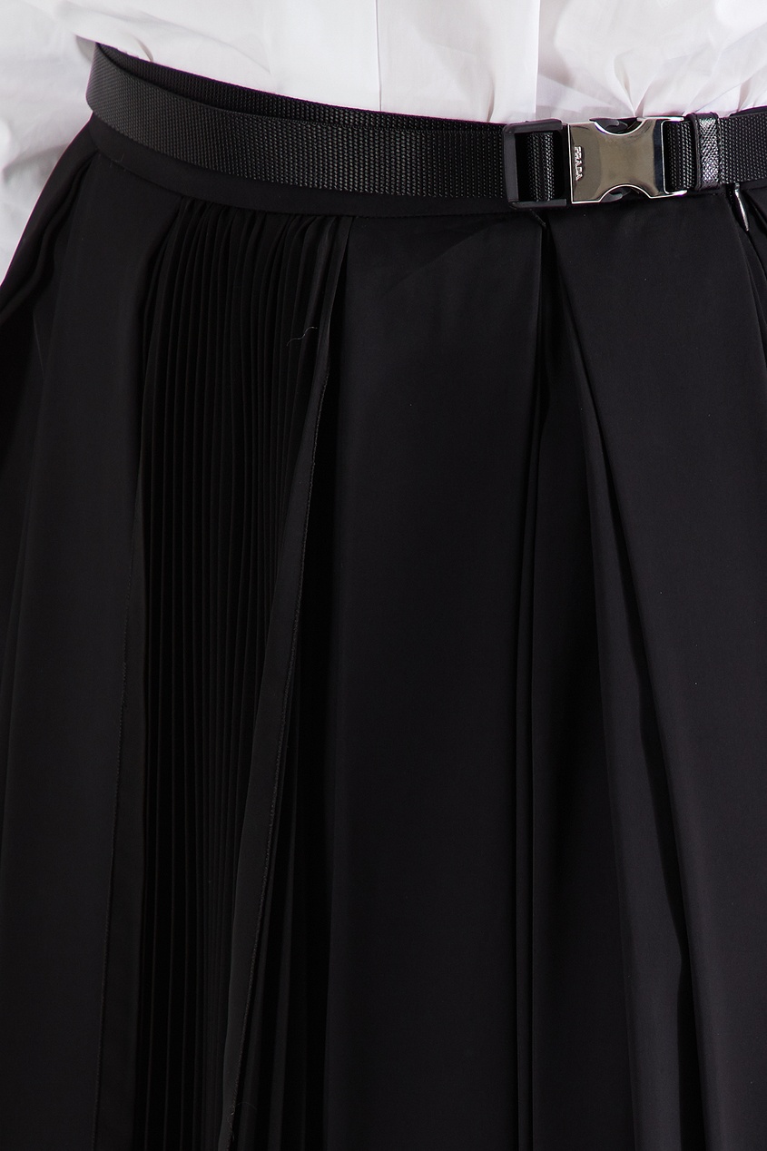 фото Черная юбка с поясом prada