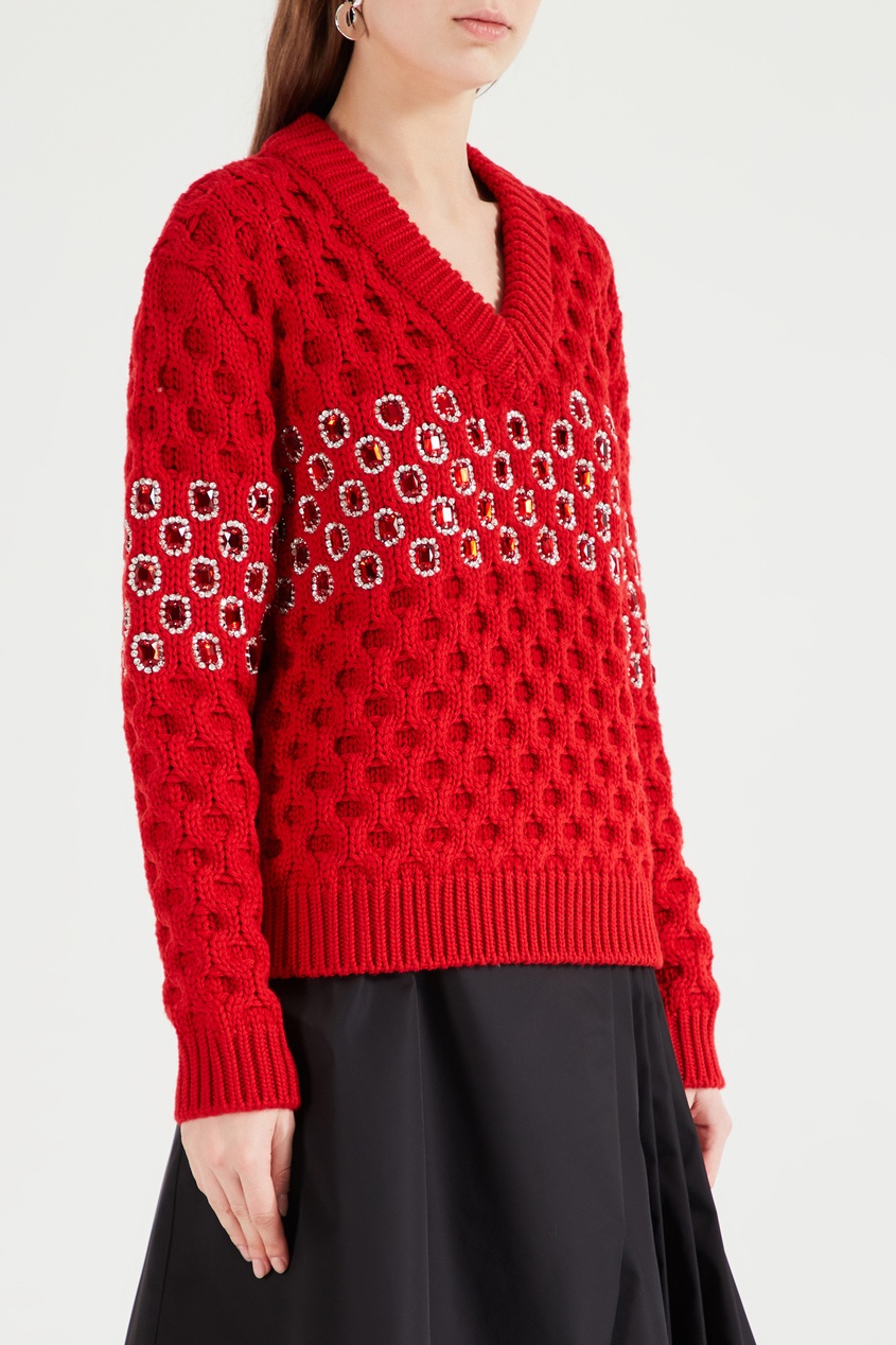 фото Красный пуловер с кристаллами prada
