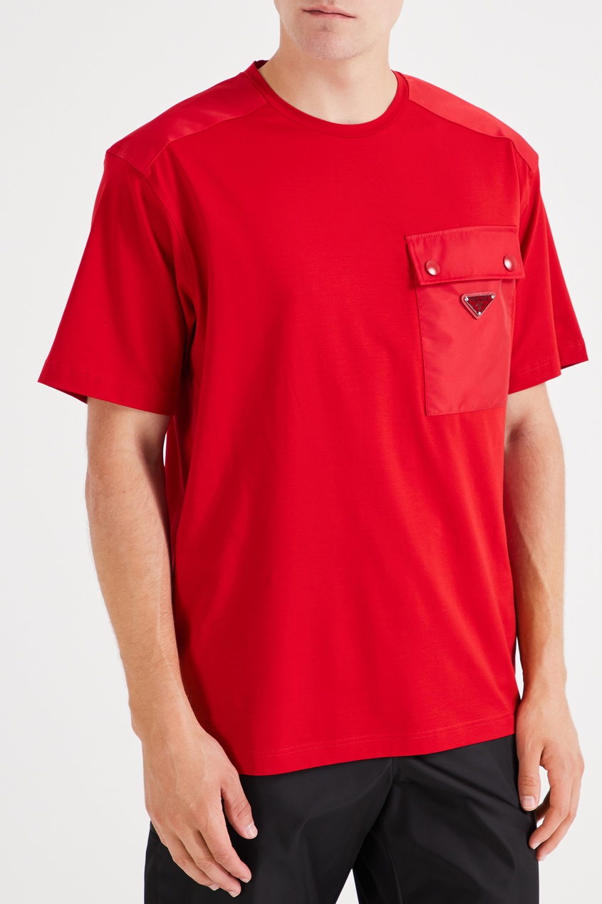 фото Красная футболка с карманом prada