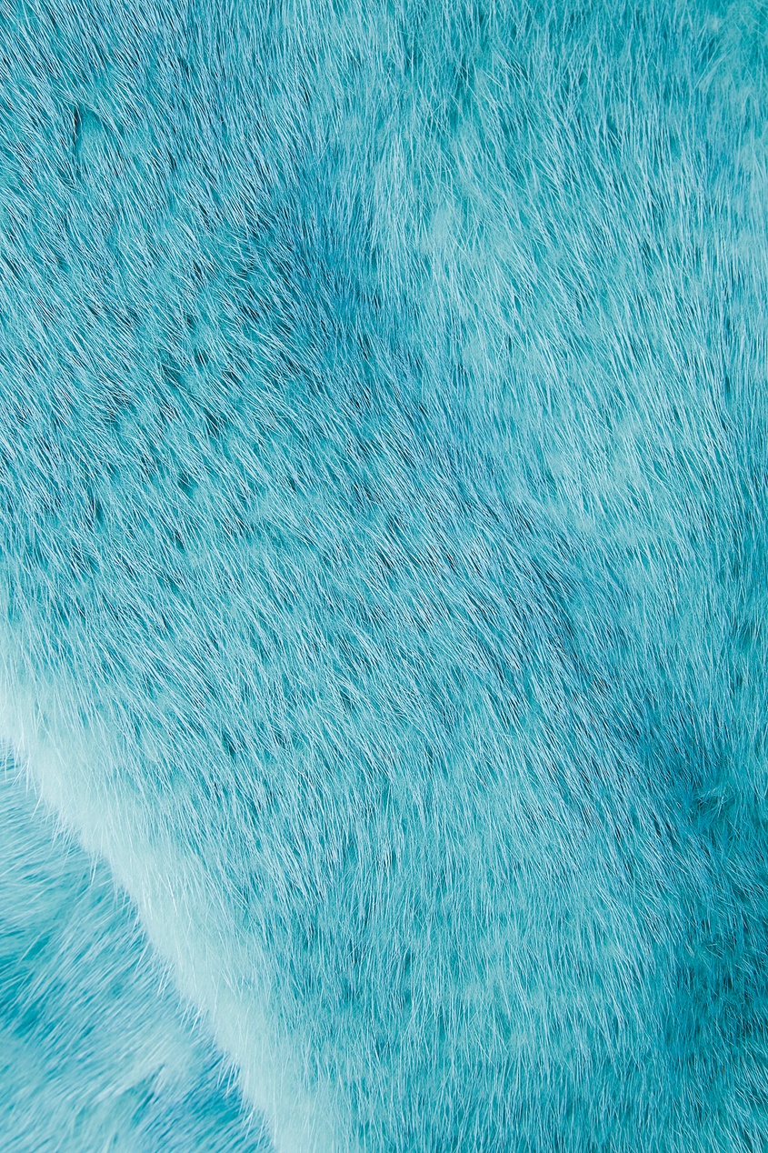 фото Меховой шарф голубого цвета Alena akhmadullina