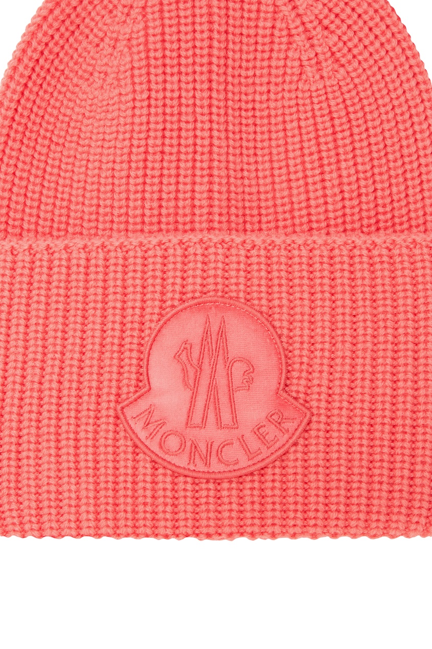 фото Розовая шапка из шерсти Moncler