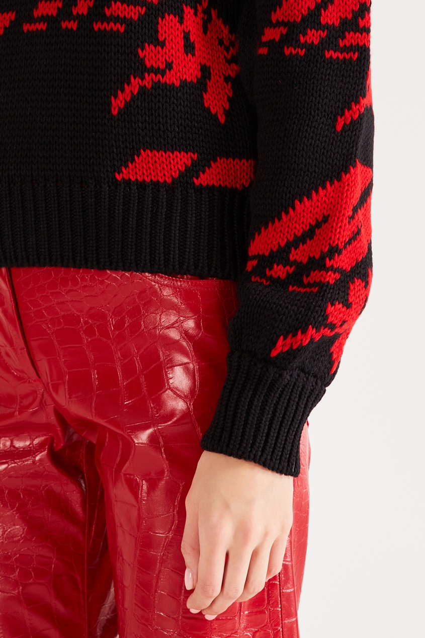 Красно черный свитер