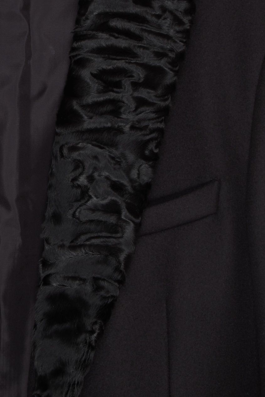 фото Черное пальто с фактурным мехом fendi