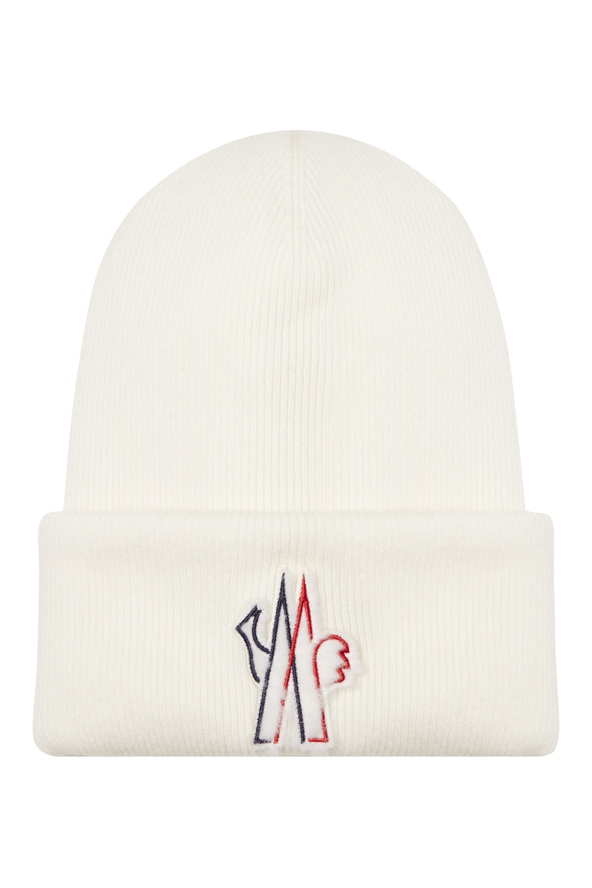 фото Молочно-белая шапка с логотипом Moncler