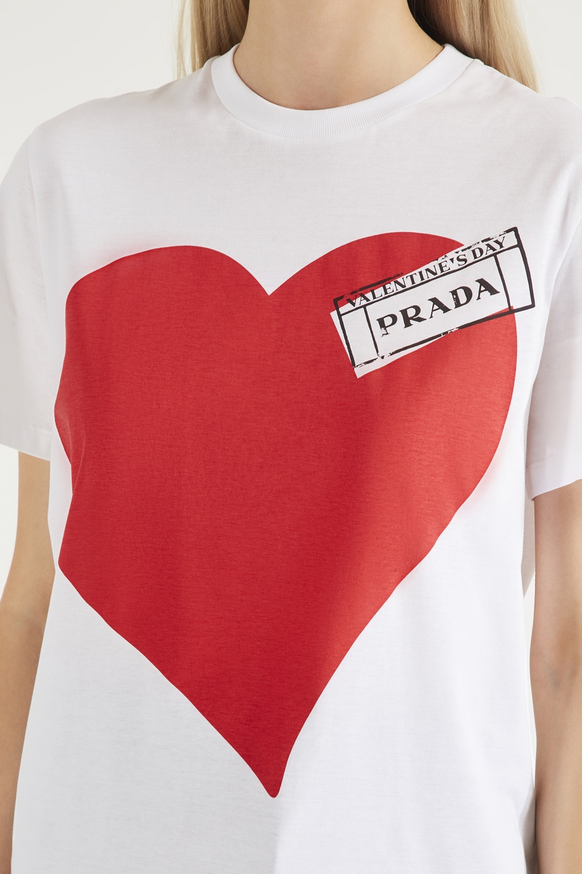 фото Белая футболка с принтом сердца Prada